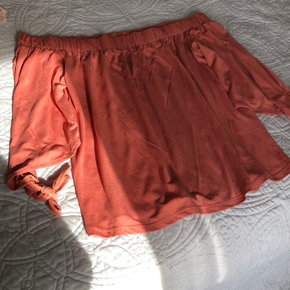 ***SOLD*** Alya off the shoulder top